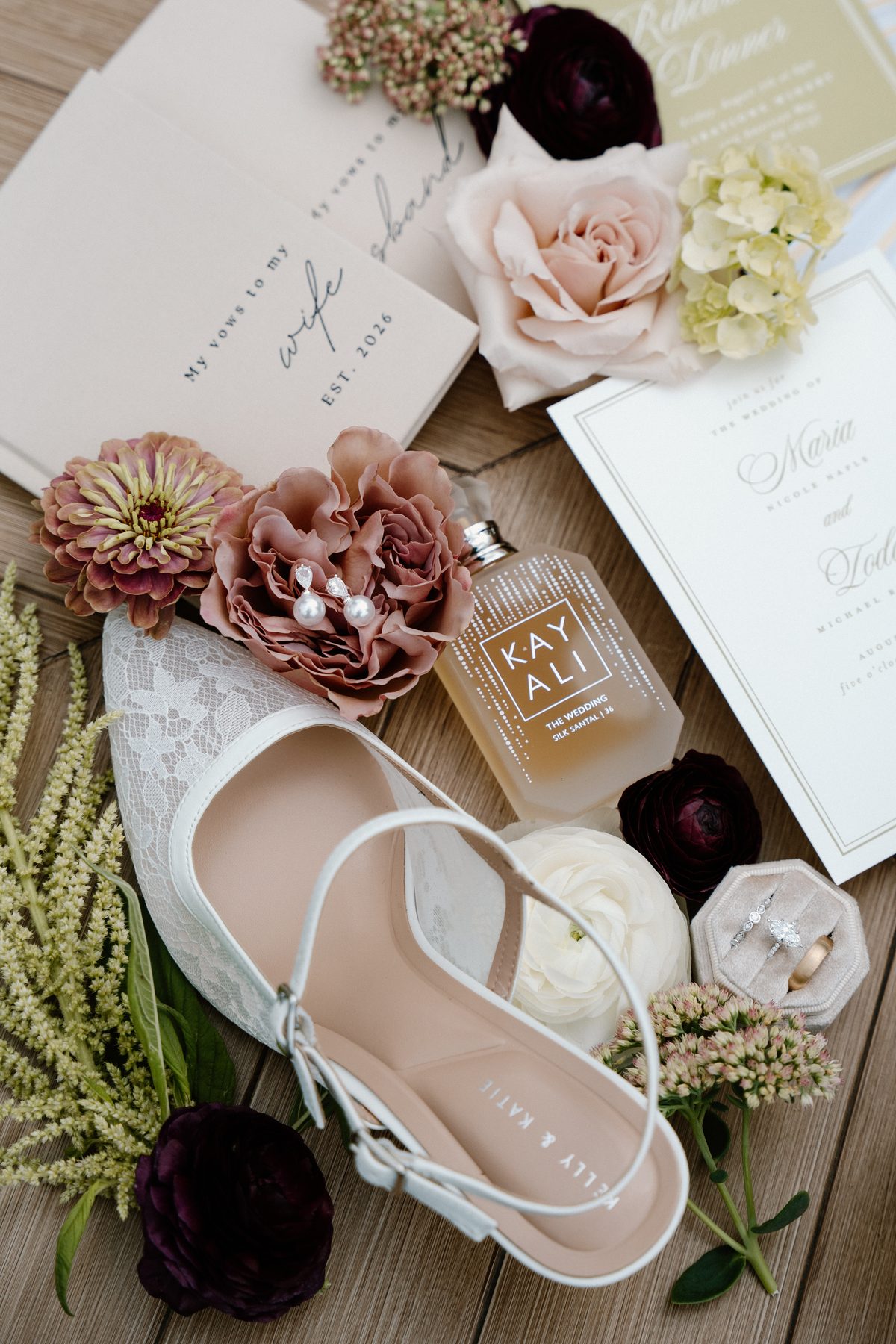 Wedding day details: bridal shoes, invitation suite and florals