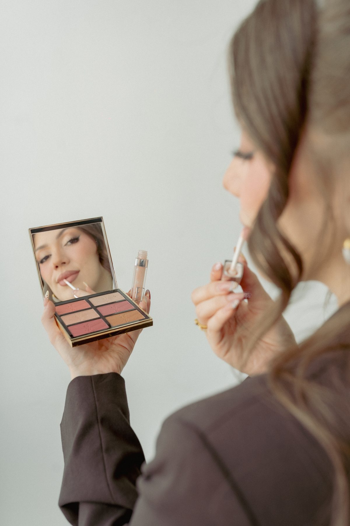 Gissell applying makeup with a professional eyeshadow palette
